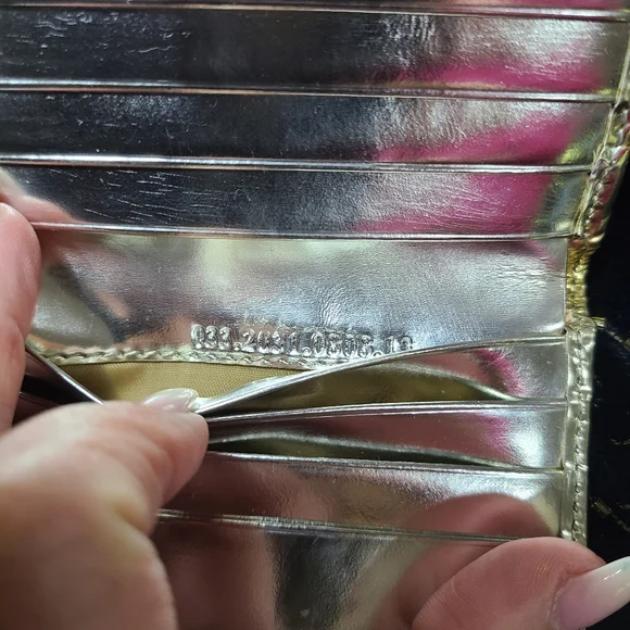 EUC Gucci Wallet - Picture 13 of 15